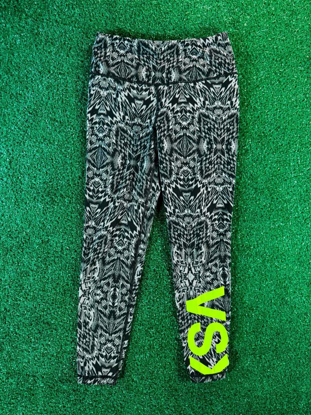 Victoria's Secret VSX Sport Knockout Tight Leggings Geometric Print Size Small